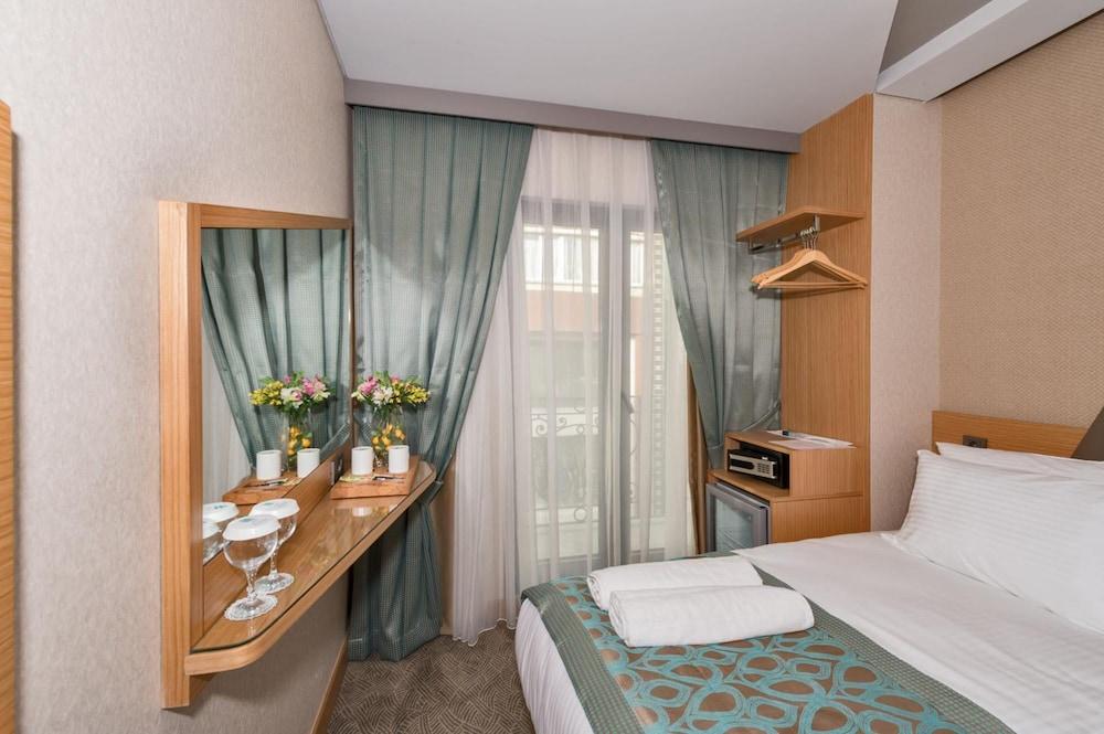 Hotel Genova Istanbul Exteriör bild